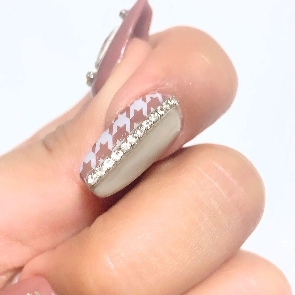 mikan on LIPS 「💅今週のネイル💅今回は千鳥格子ネイルに!手書きはとてもじゃな..」(3枚目)