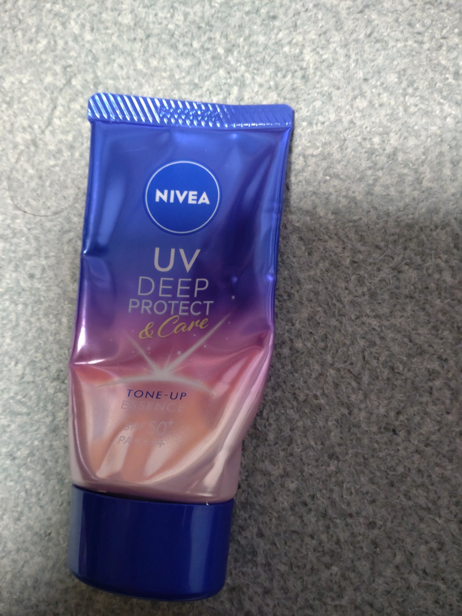 今回は使い切りコスメです

ニベアUV ディープ プロテクト＆ケア トーンアップ エッセンス！！

とても良かったです
トーンアップも均等にきれいで
塗り心地もよくきれいに馴染みました
突っ張ることもなくて良い感じ

リピしようと思います！