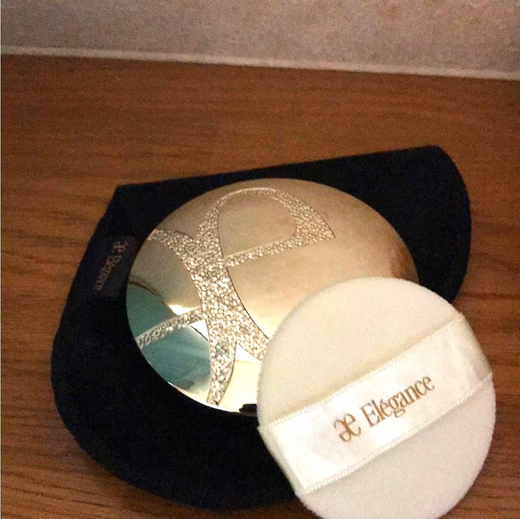 ラ プードル オートニュアンス/Elégance/プレストパウダーを使ったクチコミ(1枚目)