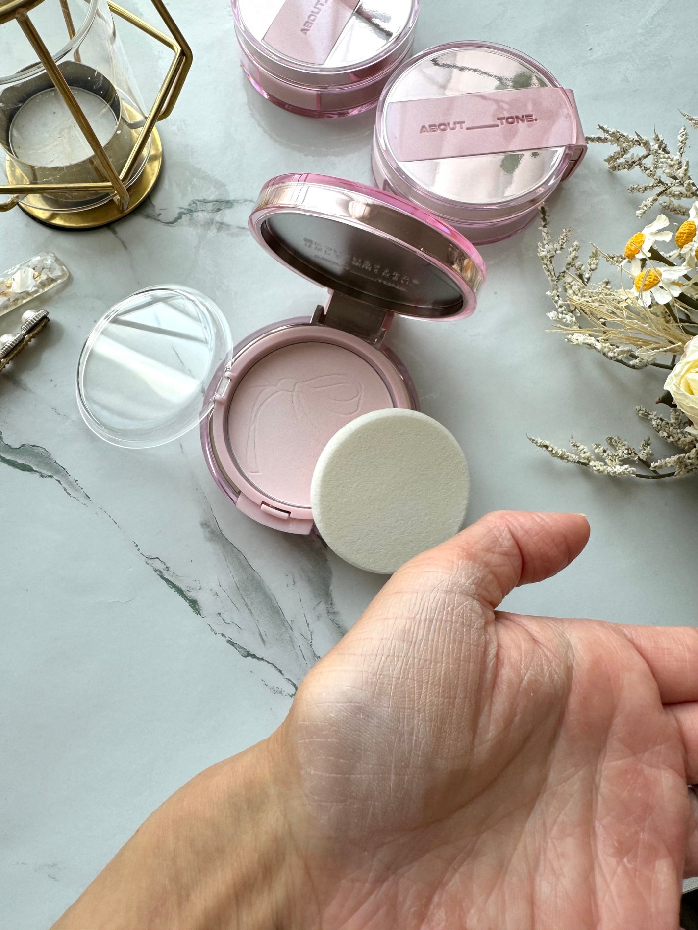 arisya08 on LIPS 「アバウトトーンザ・ブラーパウダーパクト全3色🩷01.ライト 0..」(4枚目)