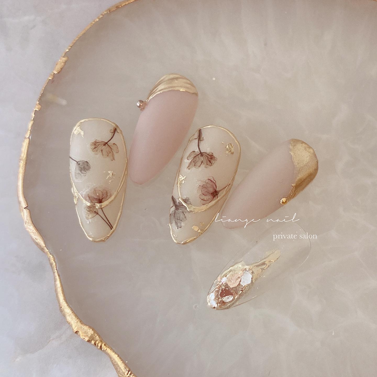 #リアンジェネイル,#柏ネイル,#ネイル,#春ネイル,#大人ニュアンスネイル,#ニュアンスネイル,#ジェルネイル,#ミラーネイル,#フラワーネイル,#お花ネイルのネイルデザイン