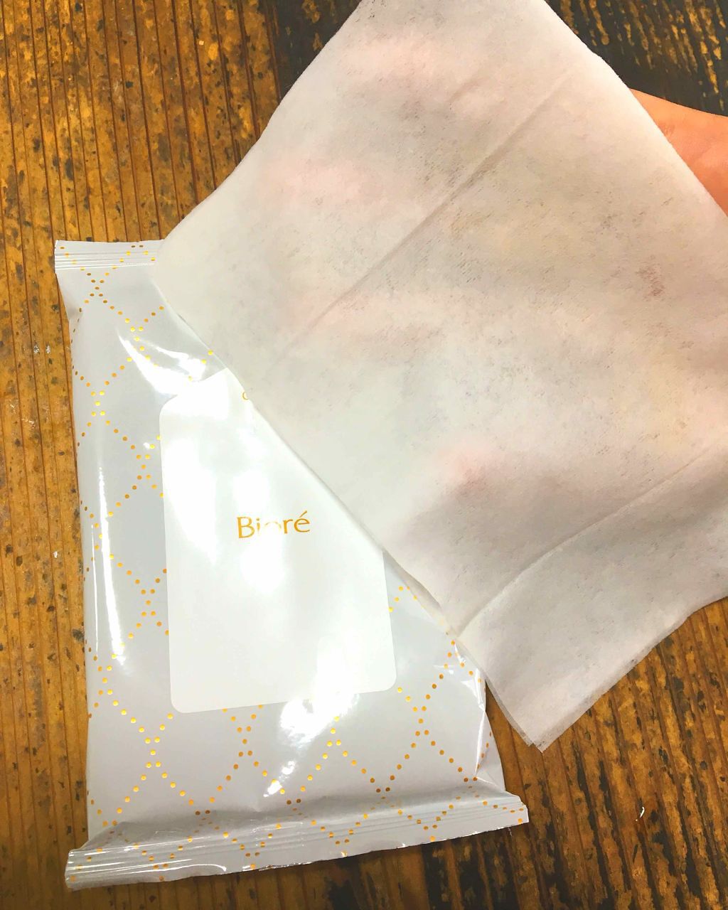 メイクの上からリフレッシュシート/ビオレ/フェイスシートを使ったクチコミ（1枚目）