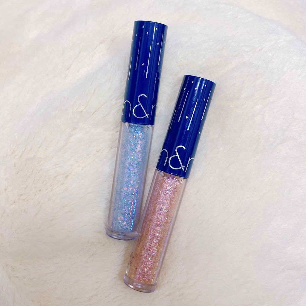 rom&nd リキッド グリッター シャドウ
私が購入したのは、02のピンクの04の夢可愛い色です。

2枚目の画像が無加工なのでわかりやすいと思います。
似ているものだとエチュードのラメライナーを昔使っていましたが、そちらと比べて筆がより