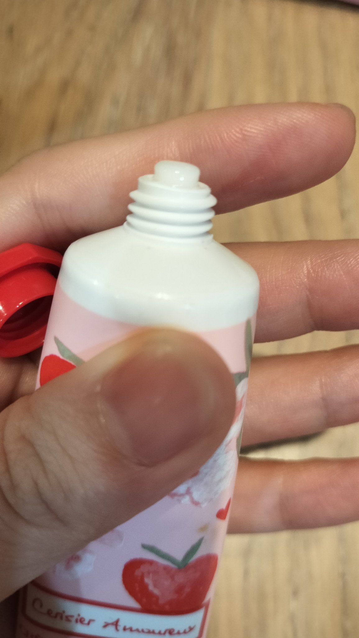 チェリーストロベリー ハンドクリーム /L'OCCITANE/ハンドクリームを使ったクチコミ（2枚目）