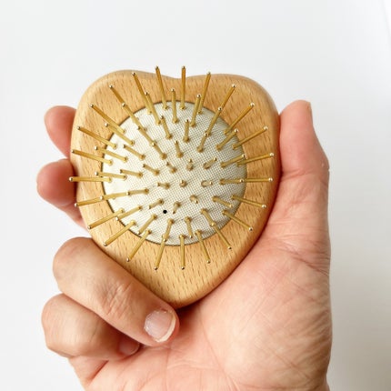 プレミアム FOX カッサ ウッド ミニハート ヘアブラシ/SNOW FOX SKINCARE/ヘアブラシを使ったクチコミ(2枚目)