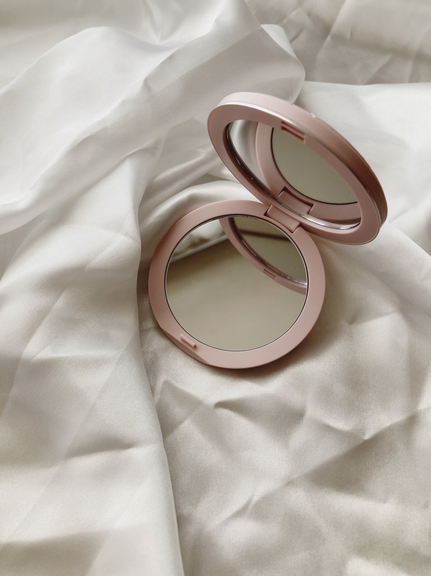 くらげ on LIPS 「最近買ったDiorのコンパクトミラー!ジルスチュアートのコンパ..」(2枚目)