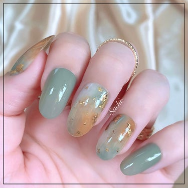 キャンメイク新色を使った簡単秋ニュアンス💅

やり方は画像を参考にしていただければと思います♡
金箔は細かいのを全体につけて、所々に少し大きめのをつけるとおしゃれに仕上がります🙌

人差し指と小指はN26番を2度塗りしました✨

少しでも参考になれば嬉しいです♥️

#セルフネイル
#ニュアンスネイル
#秋ネイル
#カーキネイル
#簡単ネイル
#プチプラネイル
#キャンメイク
#カラフルネイルズ
の画像 その1