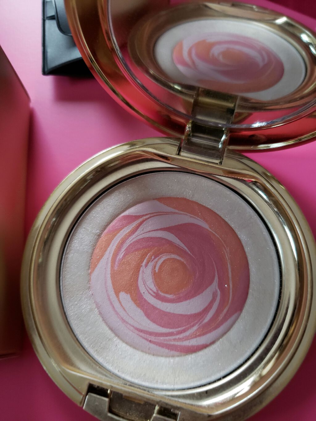 ブリス オーラ/Elégance/パウダーチークを使ったクチコミ（3枚目）