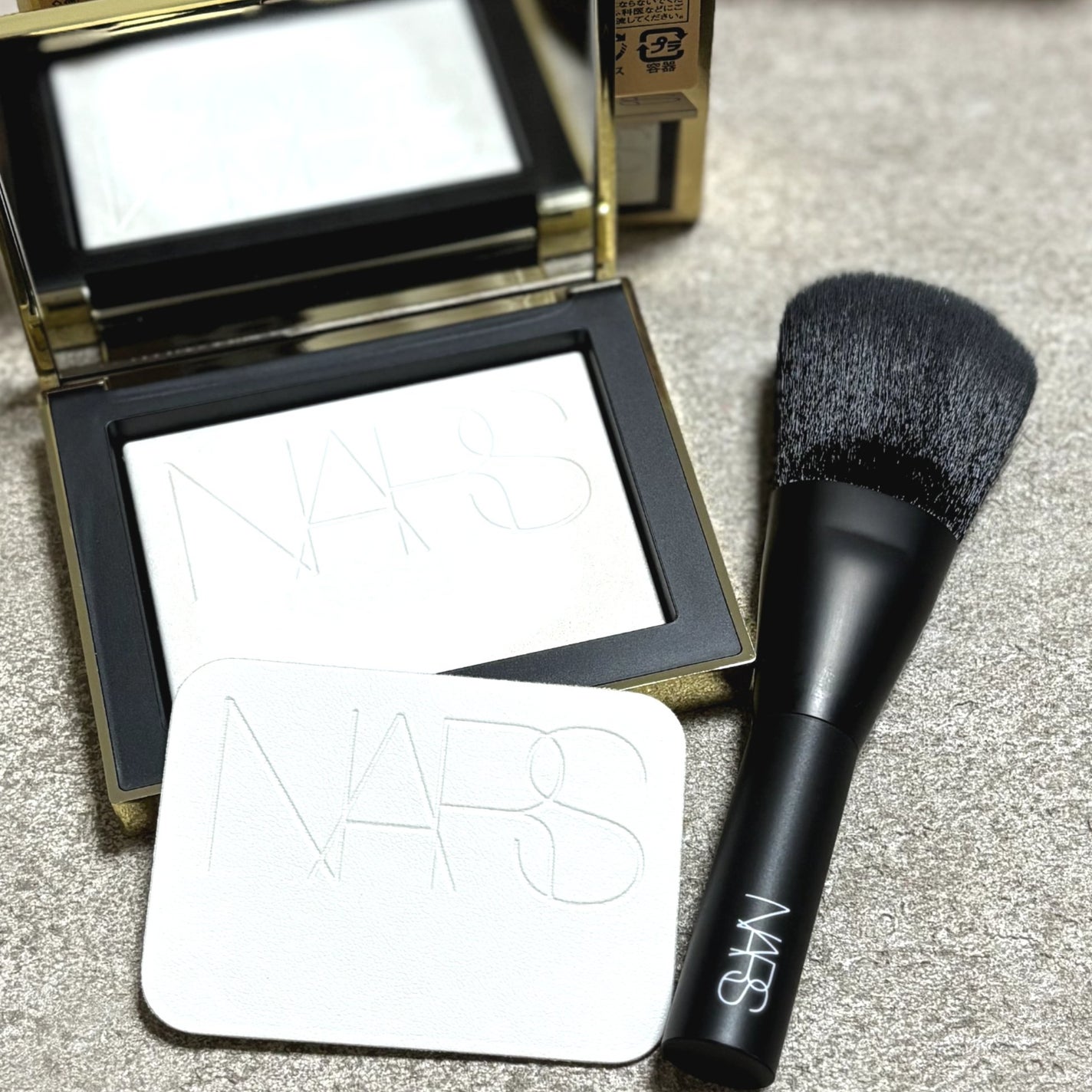 ゴールドダスト ライトライトリフレクティング セッティングパウダー/NARS/プレストパウダーを使ったクチコミ(2枚目)
