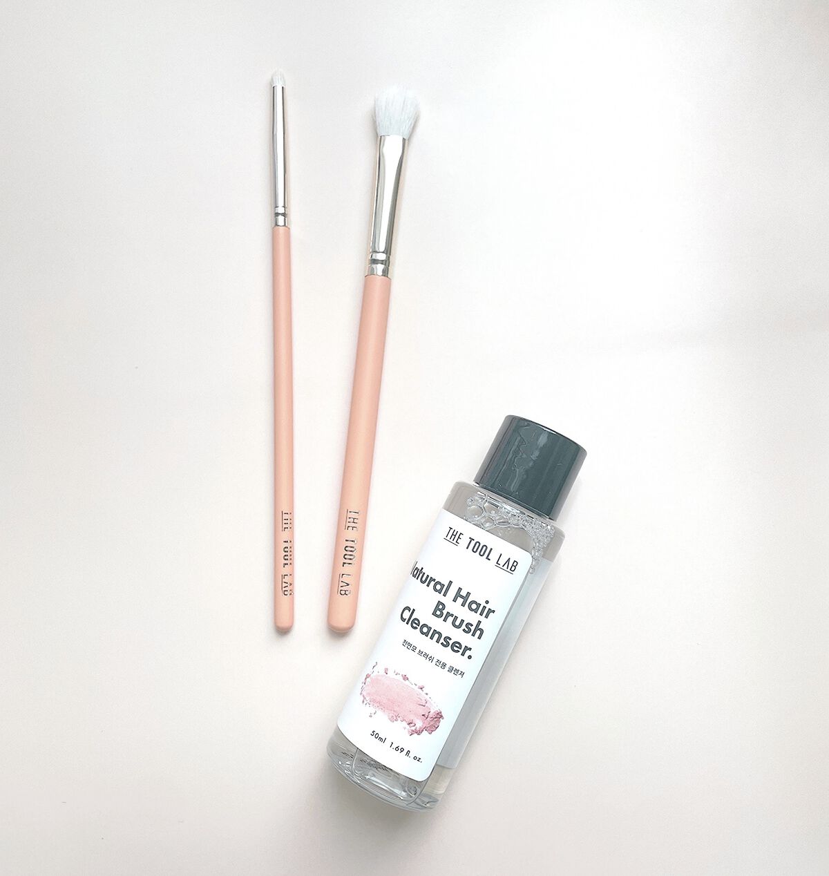 THE TOOL LAB 212 ブレンディング アイシャドウ ブラシ Lのクチコミ「チクチクしなくて肌触りが良くて使いやすいブラシ◎
212はアイシャドウをふんわりと載せたり、ノ.....」（1枚目）