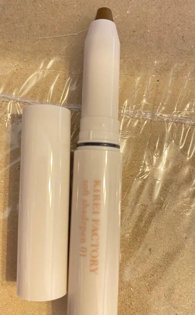 ひより on LIPS 「KIREIFACTORYソフトシェードペン01日食ベージュ顔を..」(1枚目)