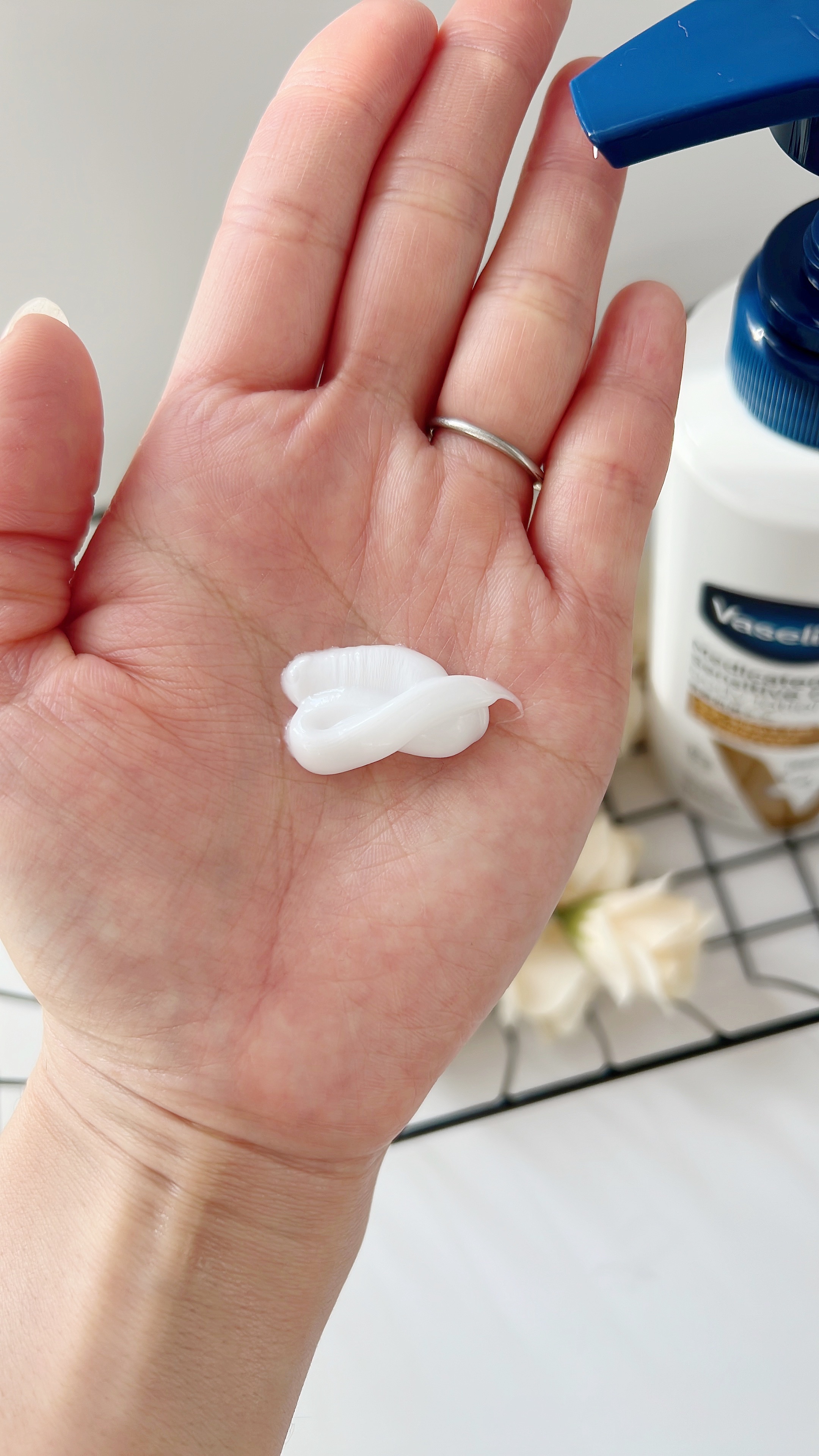 メディケイティッド センシティブケア ボディローション 美肌ケア【医薬部外品】/ヴァセリン/ボディローションを使ったクチコミ（2枚目）