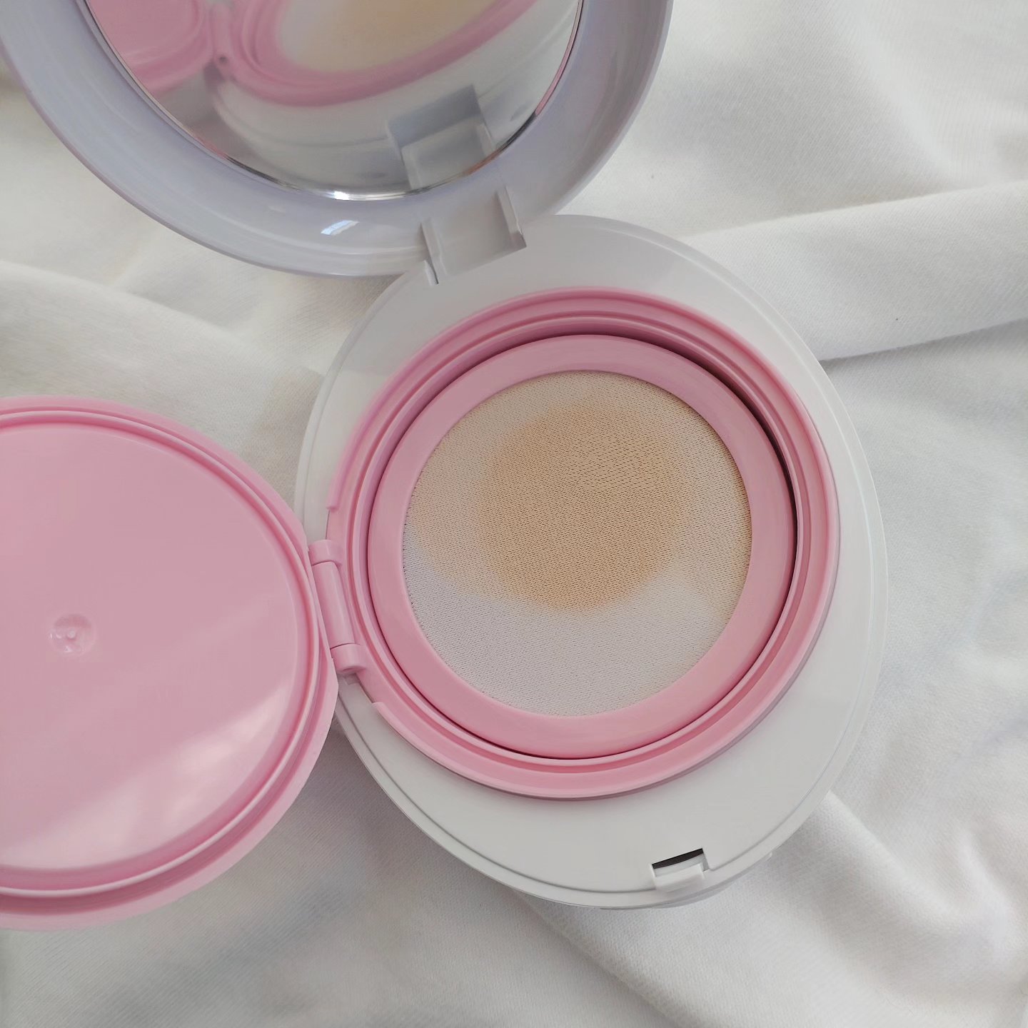 デューイーメッシュファンデーション/ASUNE /クッションファンデーションを使ったクチコミ（2枚目）