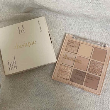  【dasique(デイジーク)】
Shadow Pallete 03ヌードポーション


Qoo10で¥3,400〜3,500程で購入しました！
定価だと¥6,000程するらしいです…💦


9色パレ