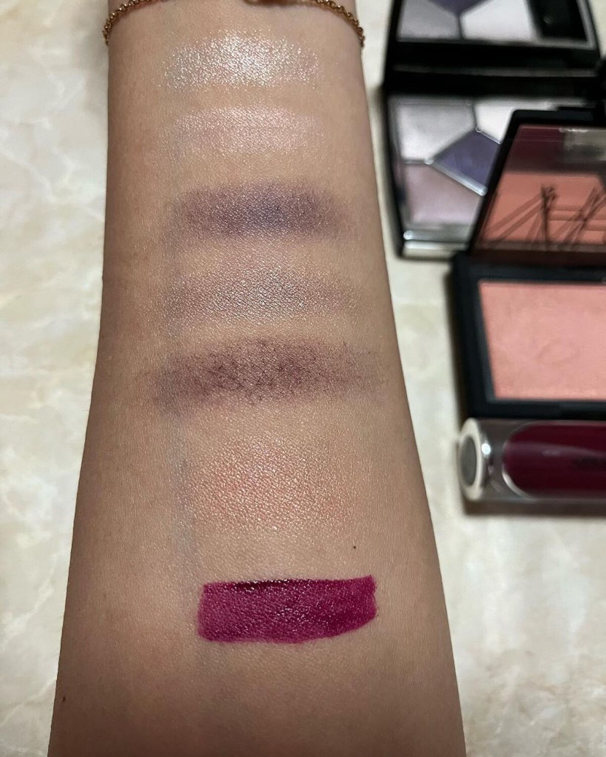 M·A·C ロックド キス インク リップカラー フルーツフル（ディープ ベリー パープル）/M・A・C/口紅を使ったクチコミ（2枚目）