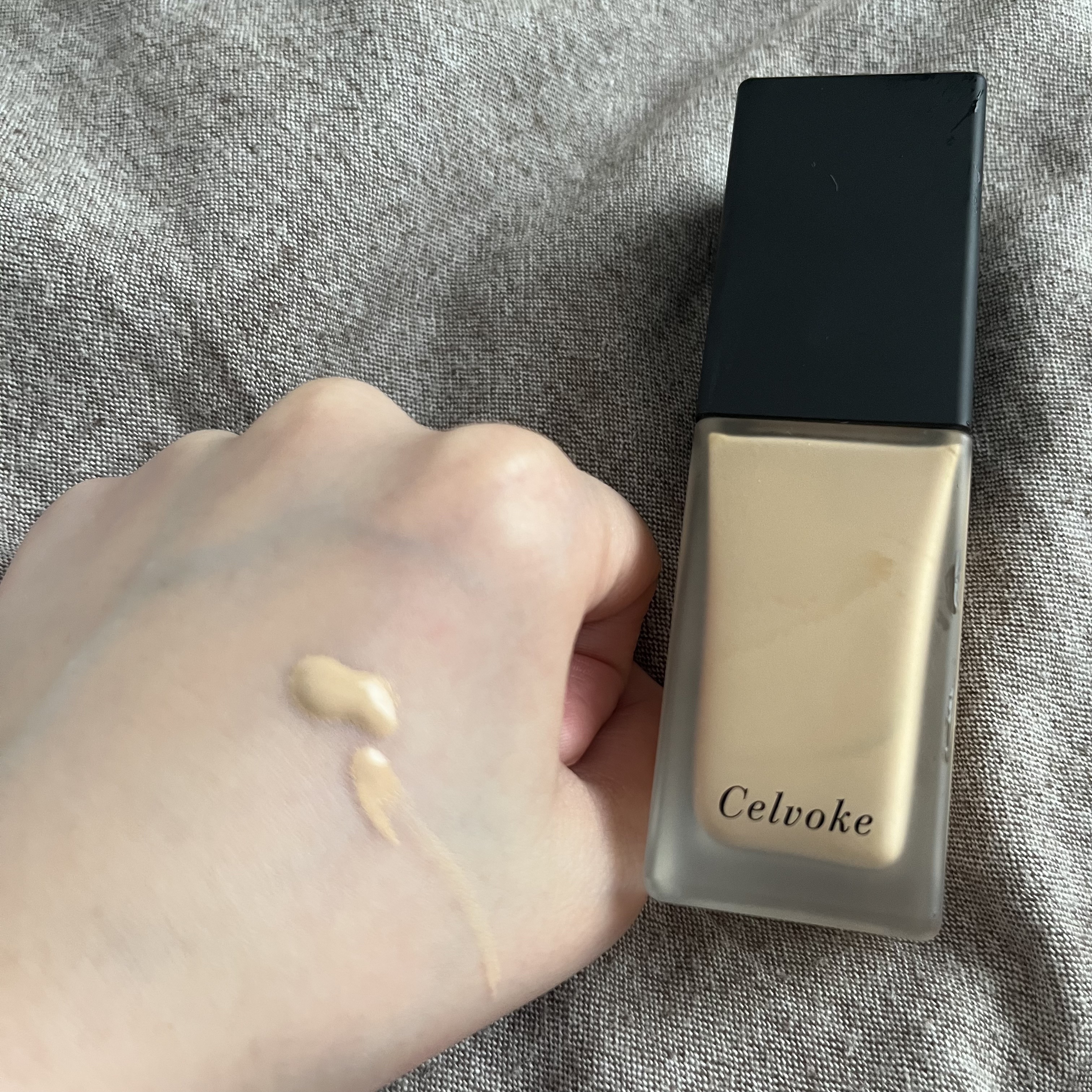 スキンレゾネート リキッドファンデーション 210 やや明るめ(標準色)/Celvoke/リキッドファンデーションを使ったクチコミ（3枚目）