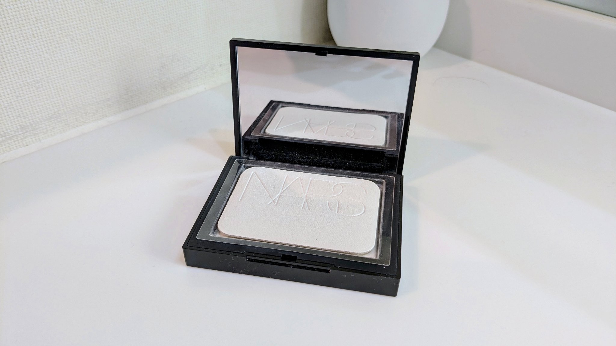 ライトリフレクティングセッティングパウダー　プレスト　N 03005(限定パッケージ)/NARS/プレストパウダーを使ったクチコミ（2枚目）