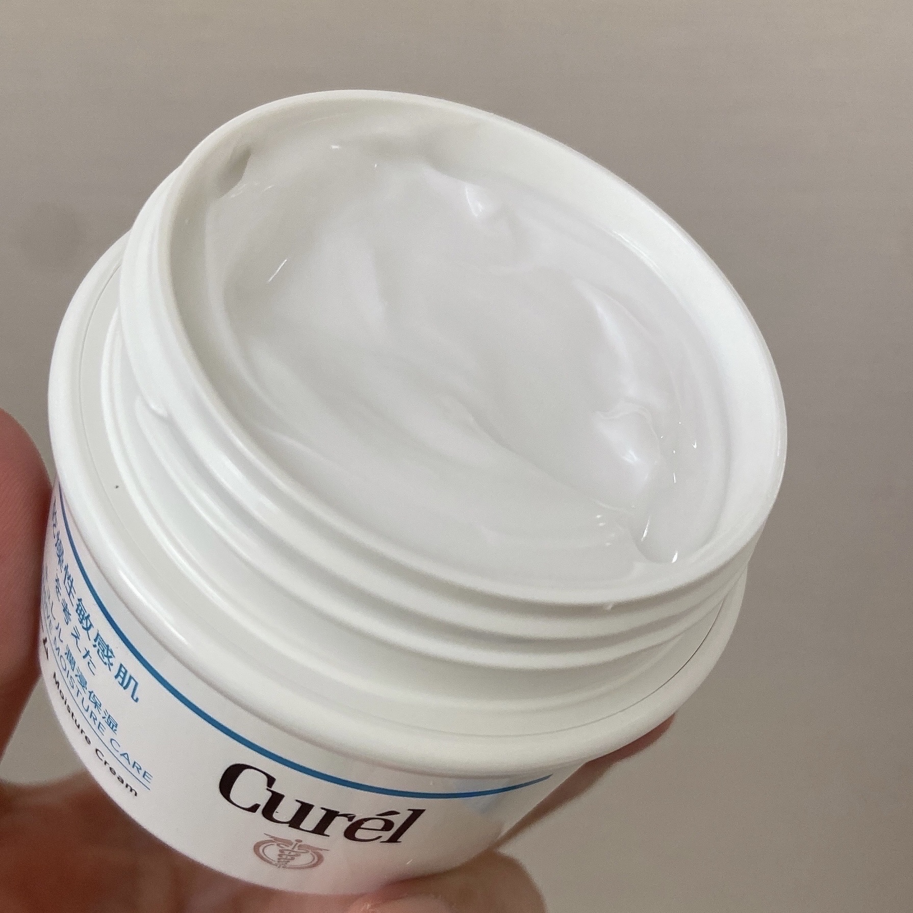 ニベア スキンミルク クリーミィ ほのかなフローラルの香り/ニベア/ボディミルクを使ったクチコミ（2枚目）