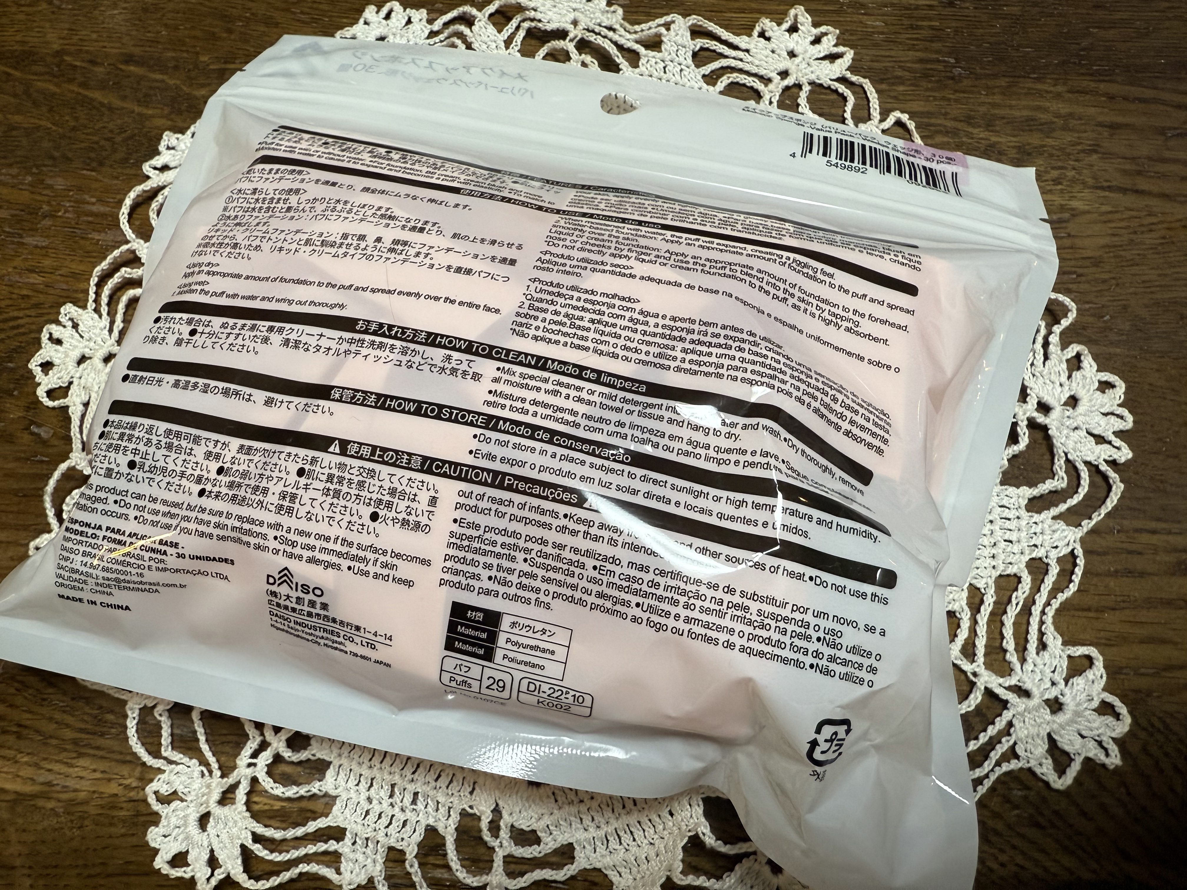 メイクアップスポンジ(バリューパック ウェッジ型 30個)/DAISO/パフ・スポンジを使ったクチコミ（3枚目）