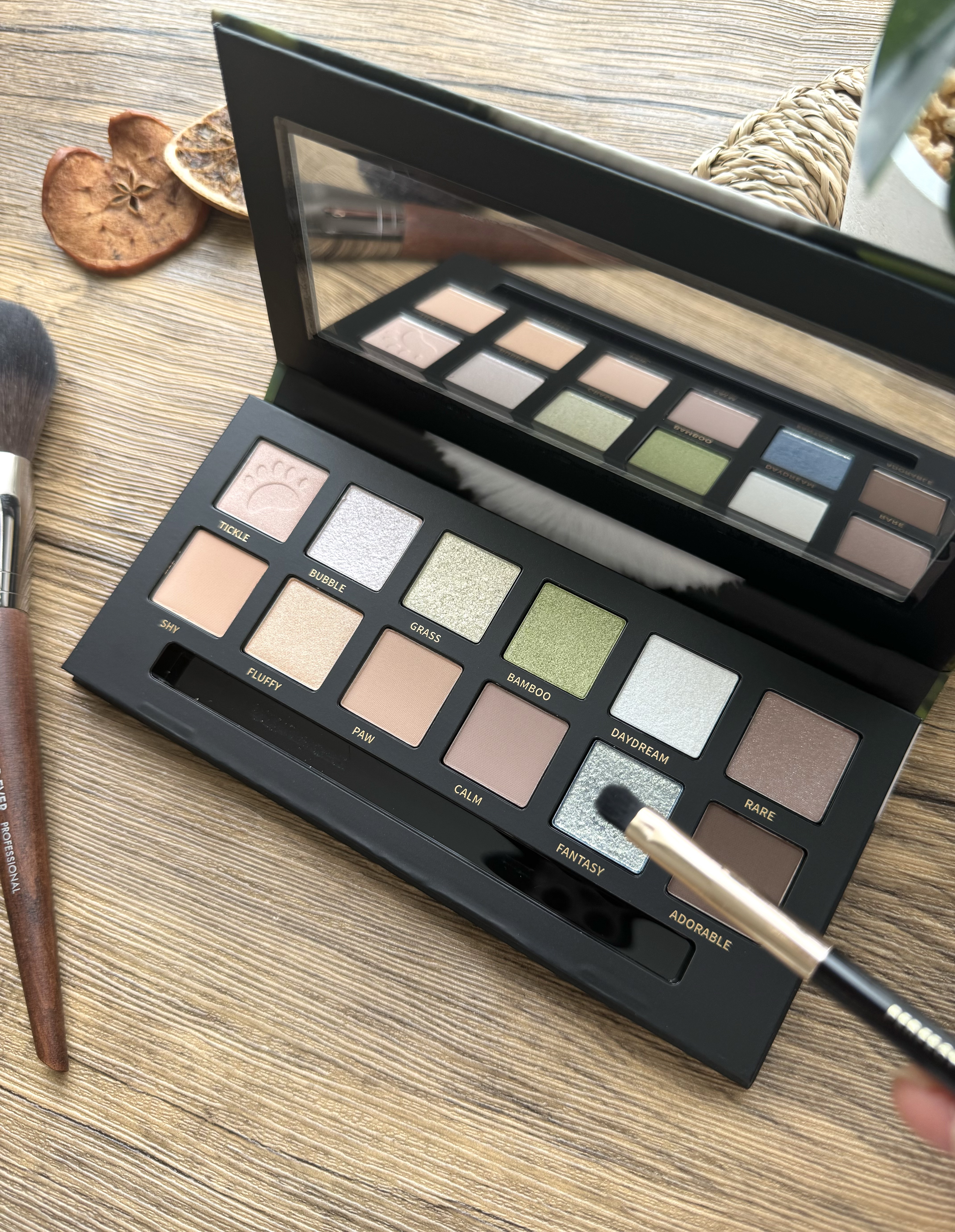 エクスプローラ12色 動物アイシャドウパレット/PERFECT DIARY/アイシャドウパレットを使ったクチコミ（3枚目）