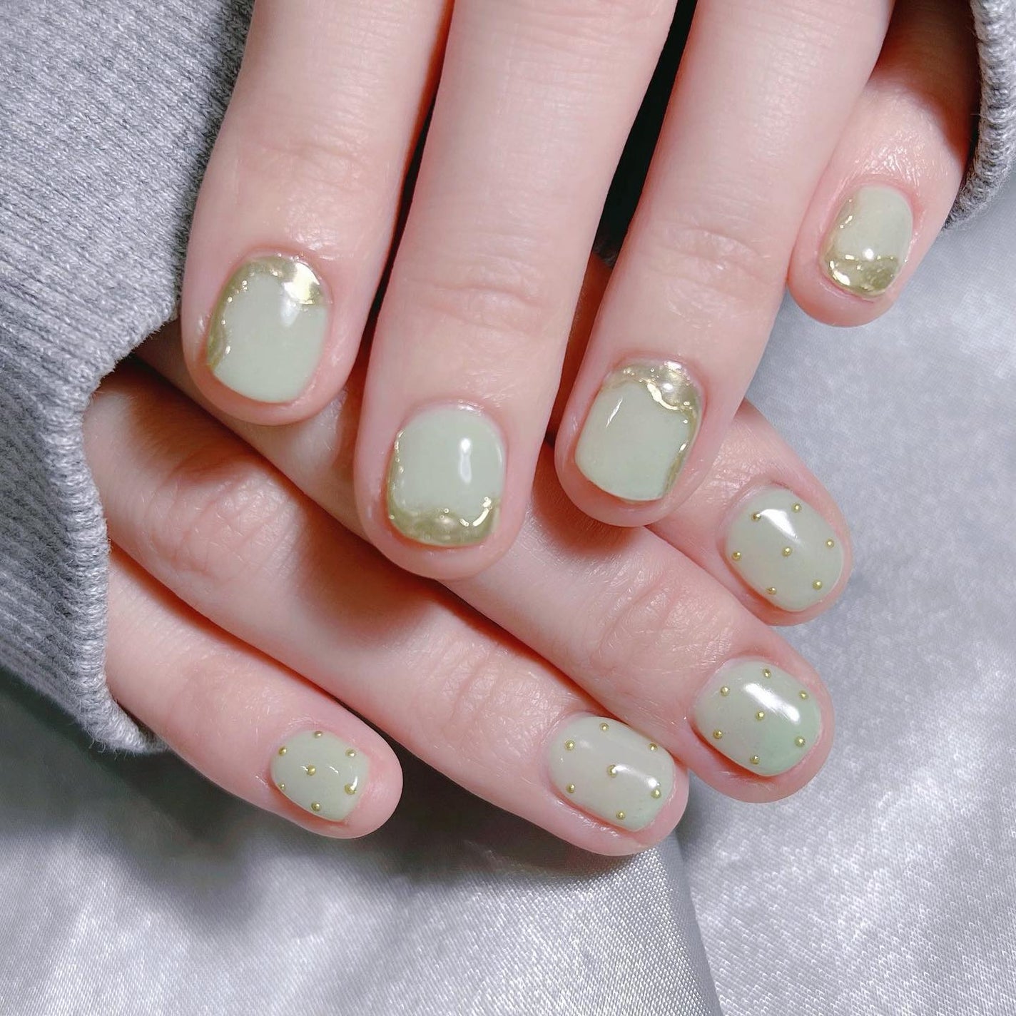 なかやまちえこ on LIPS 「くすみグリーン×ゴールド✨⠀⠀@ainayamauchi313..」(2枚目)