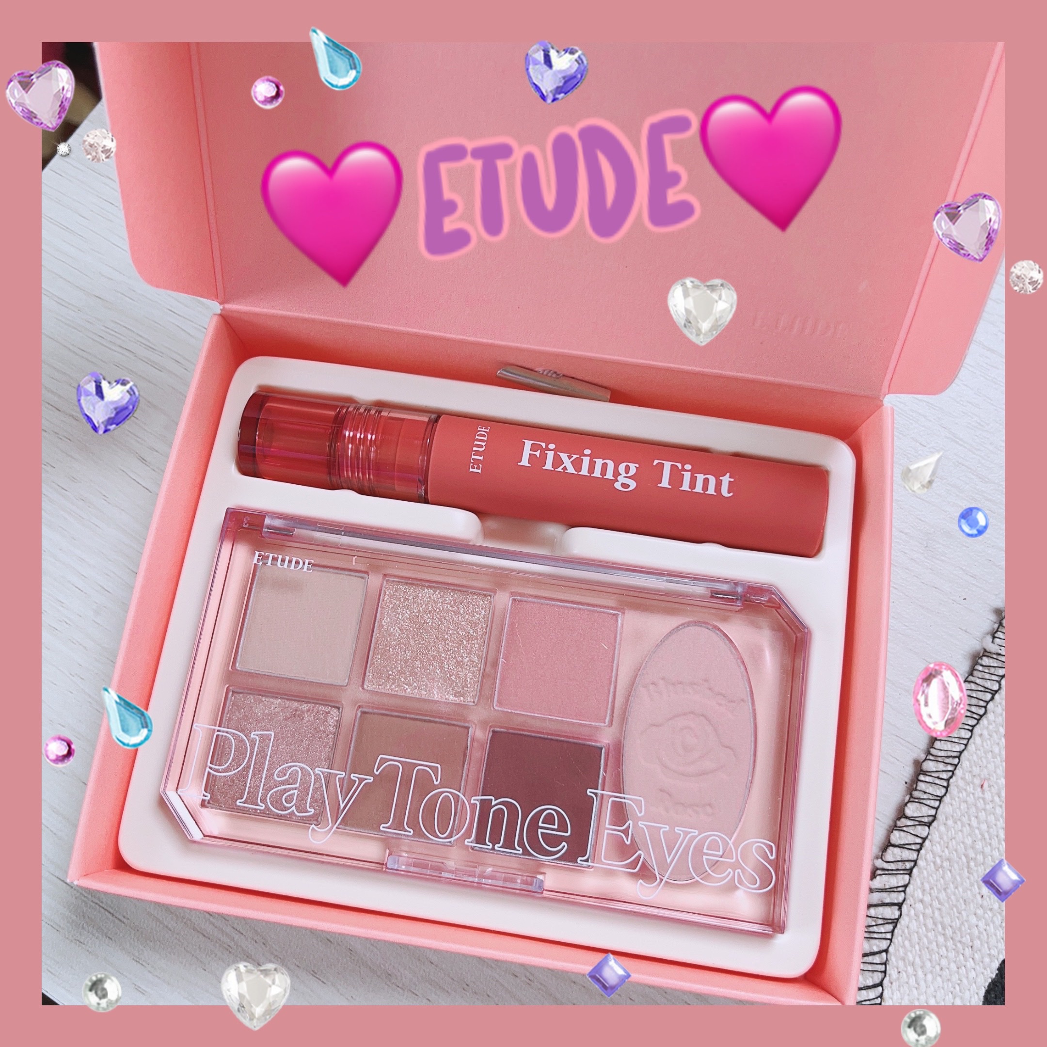 ETUDE
フィクシングティント　メランジローズ
プレイトーンアイパレット　ブラッシュローズ



\Q10で1000円❣️/


皆さん見つけましたか?😜

私は即買い。


お得すぎる❣️


ティントは塗った瞬間ツヤなんですがしばら