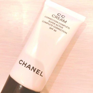 ●CHANEL
●CCクリーム N 21 ベージュ
●SPF50 PA+++
カバー力があって、メイク崩れもしないから肌がキレイに見える。
CCだからベースも入ってるし、UVも入ってるから、これにフェイ