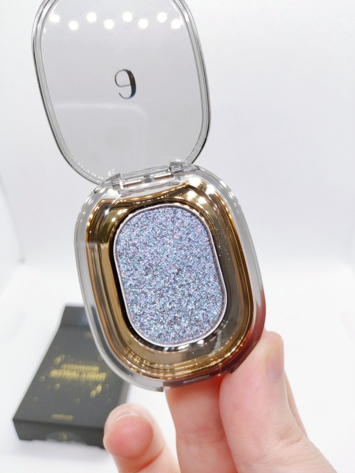 ASTRAL LIGHT EYESHADOW/Ameli/単色アイシャドウを使ったクチコミ(4枚目)