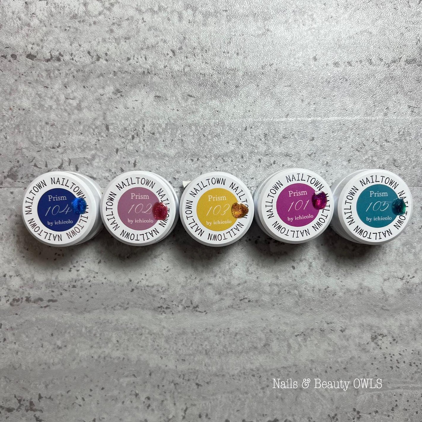 ぴよこれいと  あうるす on LIPS 「私の左手。最近作ったデザインを今度は自分の爪にしてみました。右..」(4枚目)