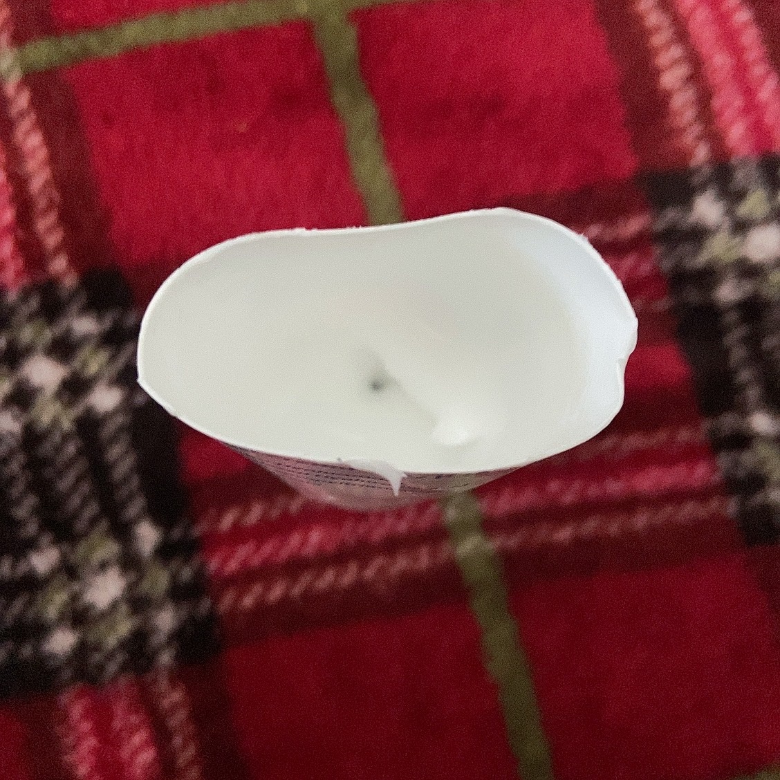 DAISO ヒアルロン酸ハンドクリームのクチコミ「使い切り報告。

ダイソーにて購入したものです。
しっかり潤うので気に入っています。
切り開い.....」（3枚目）