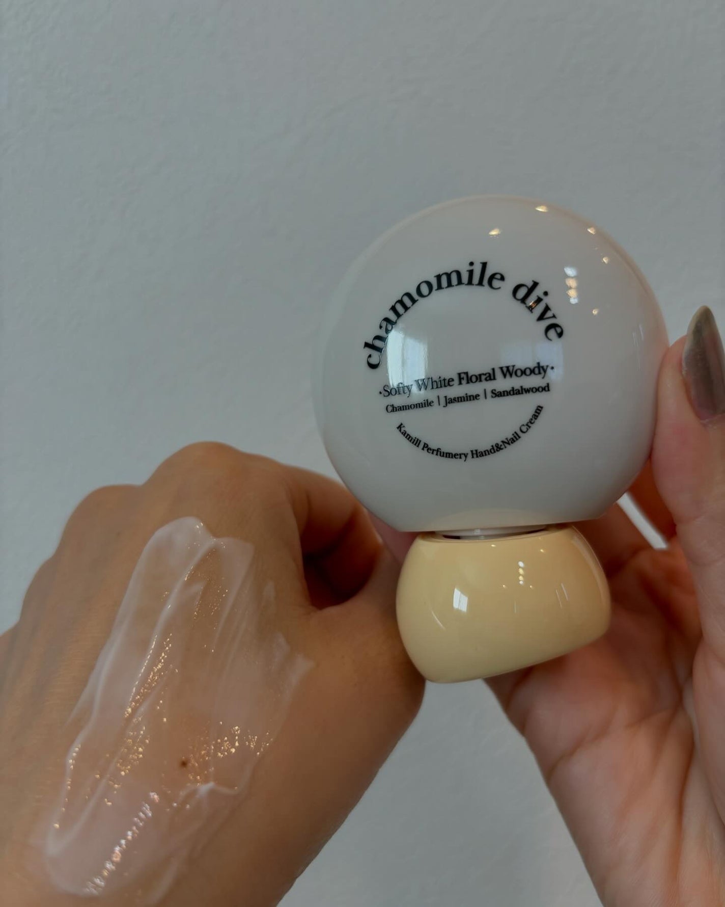 パフューマリー ハンド&ネイルクリーム デューイアルテミシア 50ml/カミール/ハンドクリームを使ったクチコミ(4枚目)