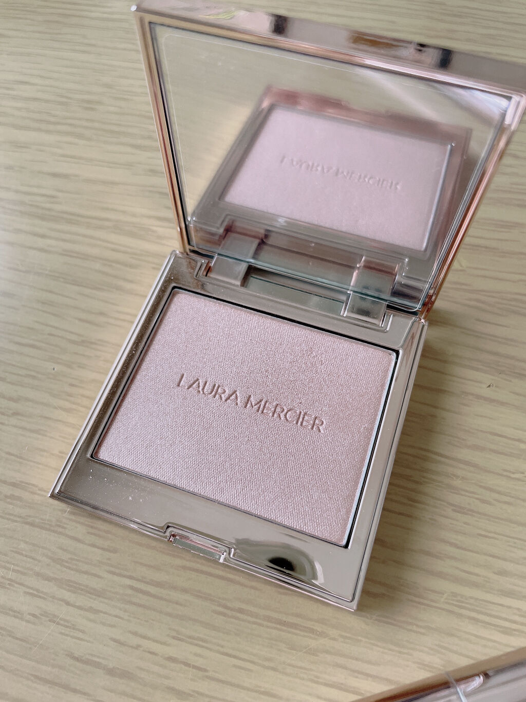 ローズグロウ イルミネーター /ローラ メルシエ/プレストパウダーを使ったクチコミ（2枚目）