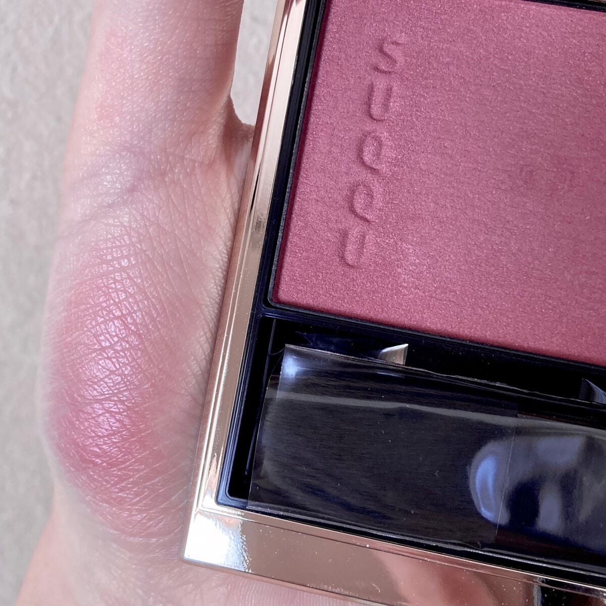 メルティング パウダー ブラッシュ/SUQQU/パウダーチークを使ったクチコミ(2枚目)