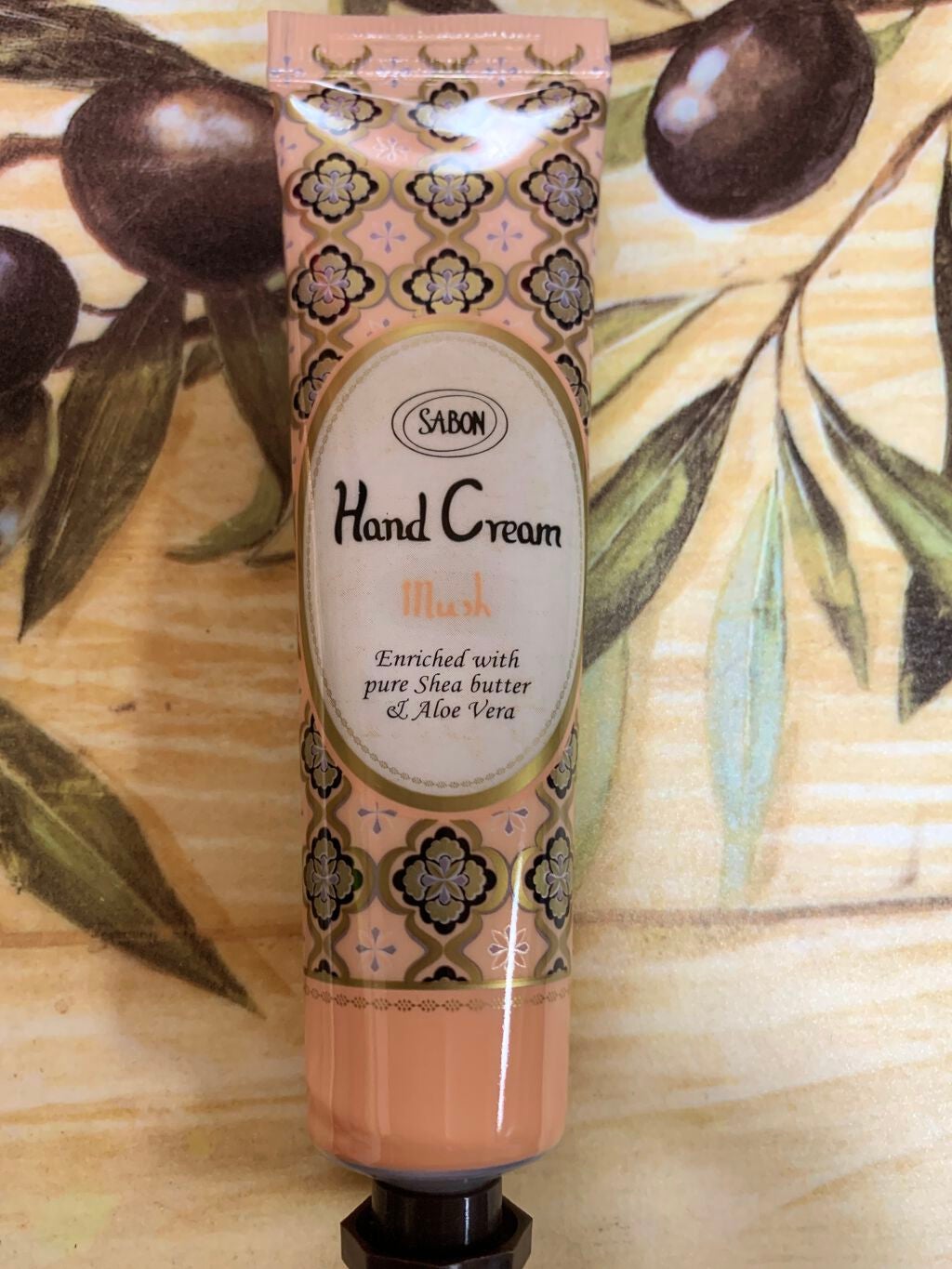 のっち on LIPS 「SABONハンドクリーム ムスク。デザイン可愛い。大きさもちょ..」(1枚目)