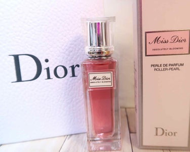 Dior ミス ディオール アブソリュートリー ブルーミング ローラー パールのクチコミ「Diorで別のものを購入している時BAさんに｢香りを試してお待ちください｣と言われ色々試してい.....」（1枚目）