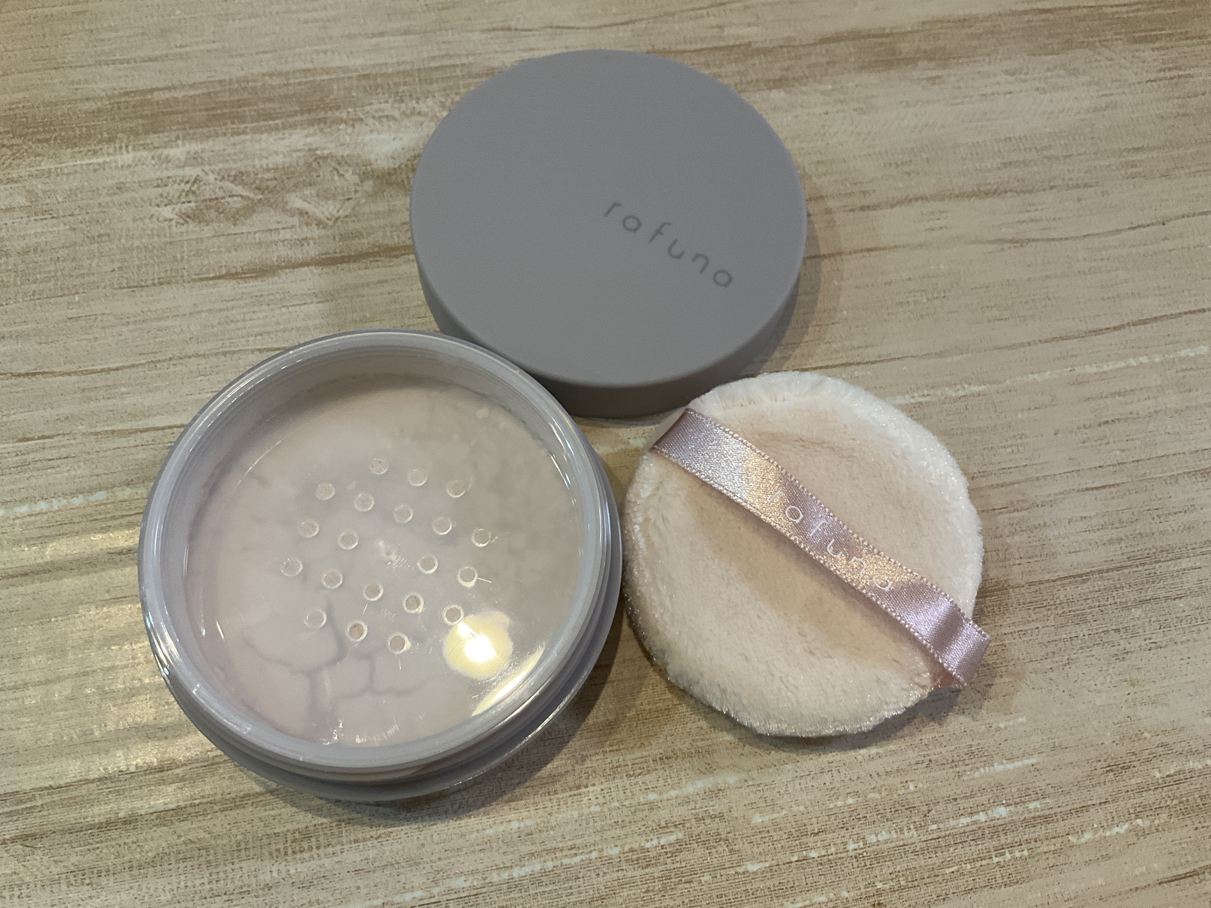 ホワイトニングシアルースパウダー/rafuna/ルースパウダーを使ったクチコミ（2枚目）