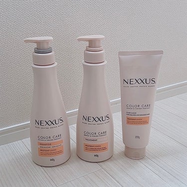 
【NEXXUS リペアアンドカラープロテクト シャンプー / トリートメント / ヘアマスク】

シャンプーを手に取った瞬間、ゼリービーンズの匂いがした！
甘い！けど人工的な甘ったるい感じでもない、ほ