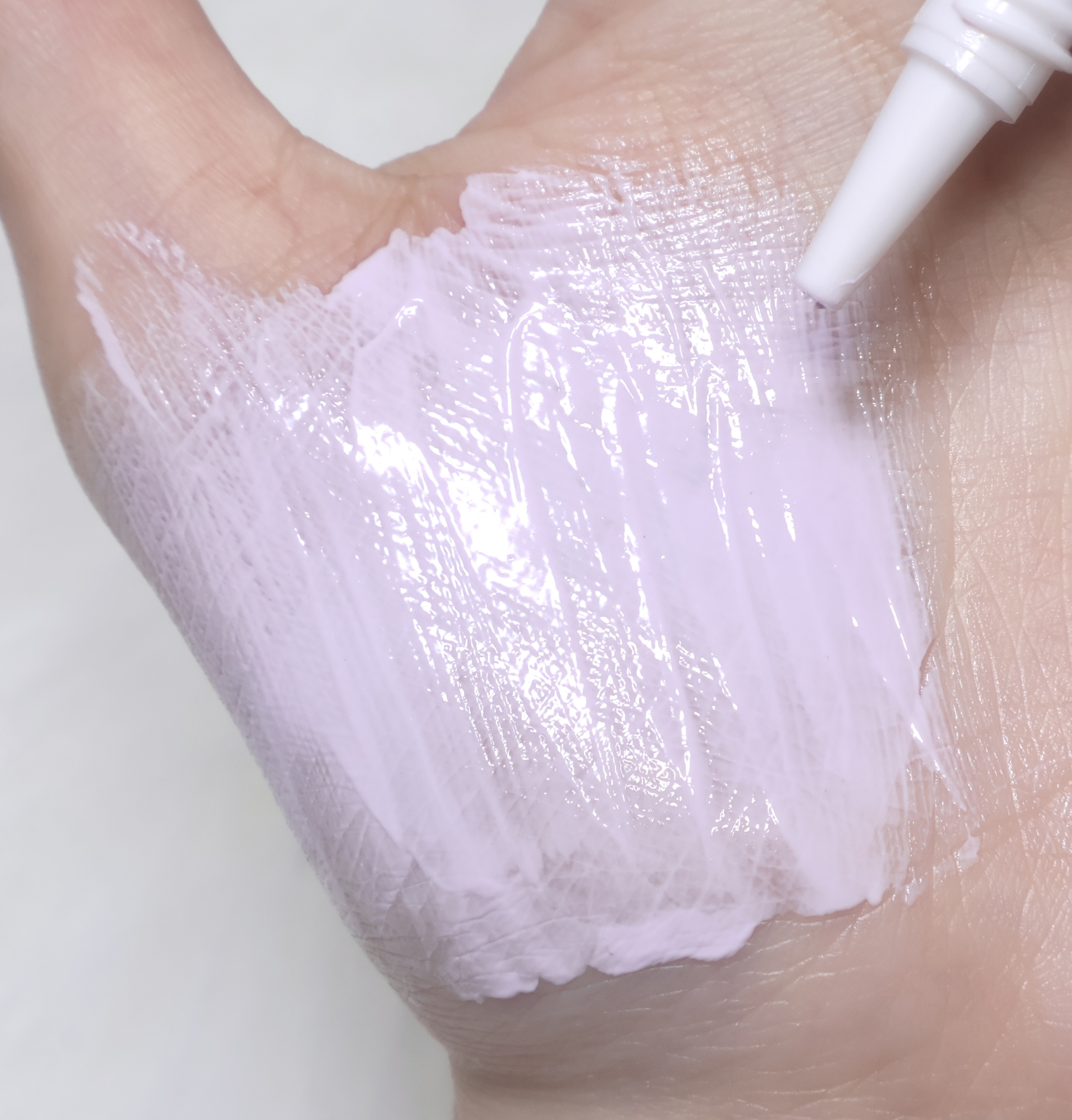 乾燥さん 乾燥さん 保湿力スキンケア下地 透明感ラベンダーのクチコミ「乾燥さんのスキンケア下地、透明感ラベンダー買ったんだけど安定に良かった👍🏻🎀淡いペールラベンダ.....」（2枚目）