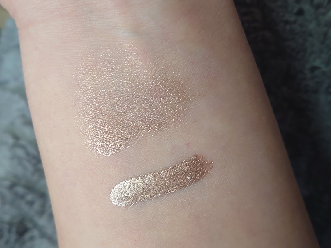 シェイクシャドウSV 04 アーバンベージュ/Fujiko/リキッドアイシャドウを使ったクチコミ（2枚目）