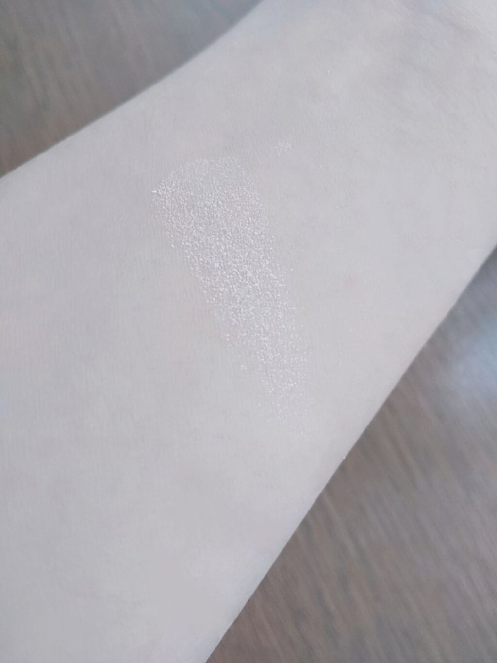 プリズム パウダーアイカラー/リンメル ロンドン/単色アイシャドウを使ったクチコミ（2枚目）