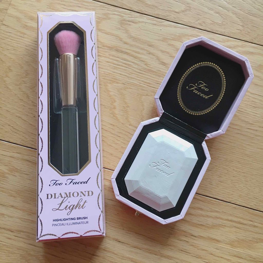 ダイヤモンドライト ハイライター ブラシ/Too Faced/メイクブラシを使ったクチコミ(3枚目)