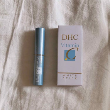 DHC VCホワイトスティック

これはビタミンC誘導体とソウハクヒエキス配合のリップスティック

上唇が日焼けなのか色素沈着なのか黒いので直そうと買ったアイテムの１つ！

使って3週間経って全体的に黒