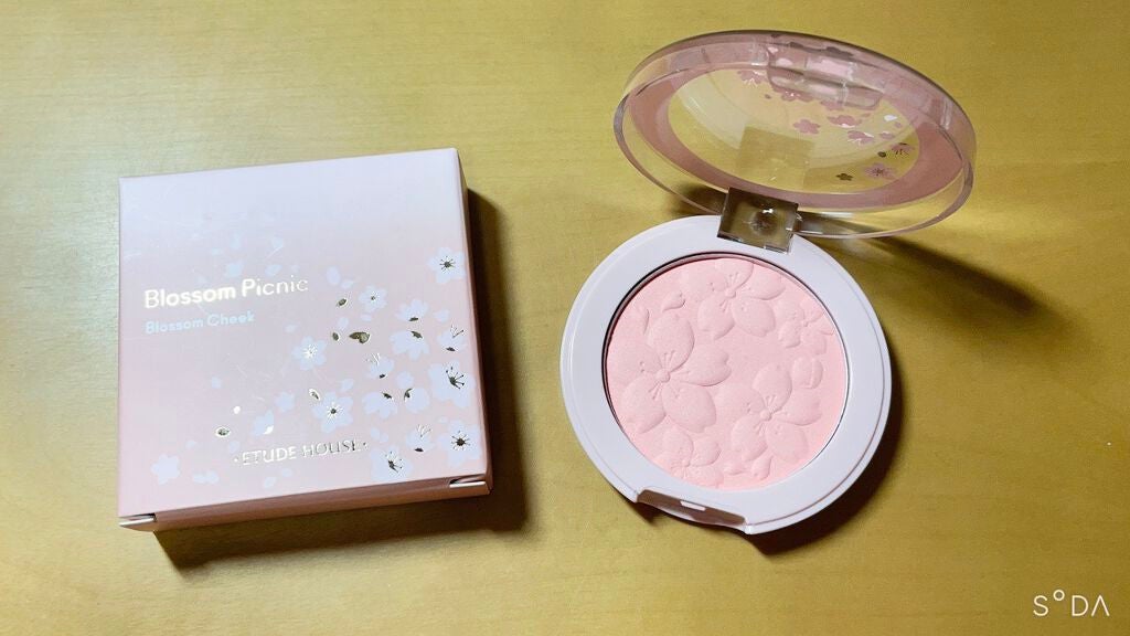 moooe on LIPS 「ずっとチェックしていた可愛いアイシャドウパレット✨初めてパーソ..」(7枚目)