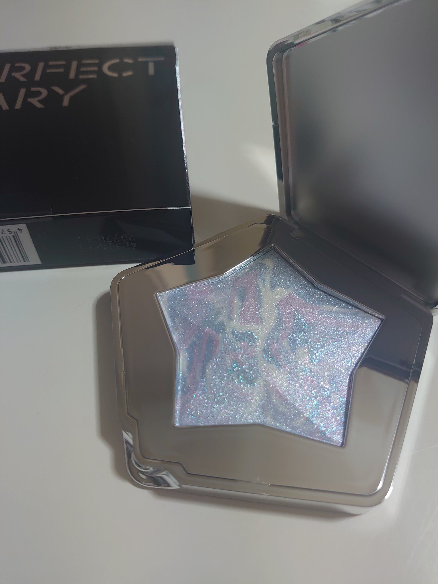 スターダストダイヤモンドハイライトパウダー/PERFECT DIARY/パウダーハイライトを使ったクチコミ（1枚目）