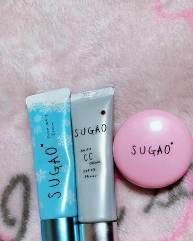 私最近SUGAOのコスメ使ってます♡




まず青色のSUGAOのスノーホイップクリーム
美白になるのでオススメです。
ホイップクリームみたいな感じで他の化粧下地のクリームとは違います。



次にS