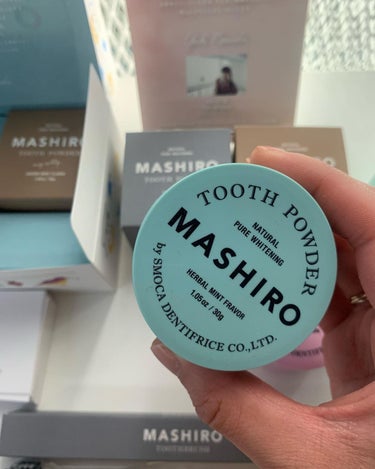 MASHIROの薬用ホワイトニングパウダー

私はハーブミントを愛用中🌿
爽やかな香りが大好きなの。
コーヒーホリックな私のマストハブです。

ギフトボックスもあるから
ちょっとしたギフトにも良いし
こ