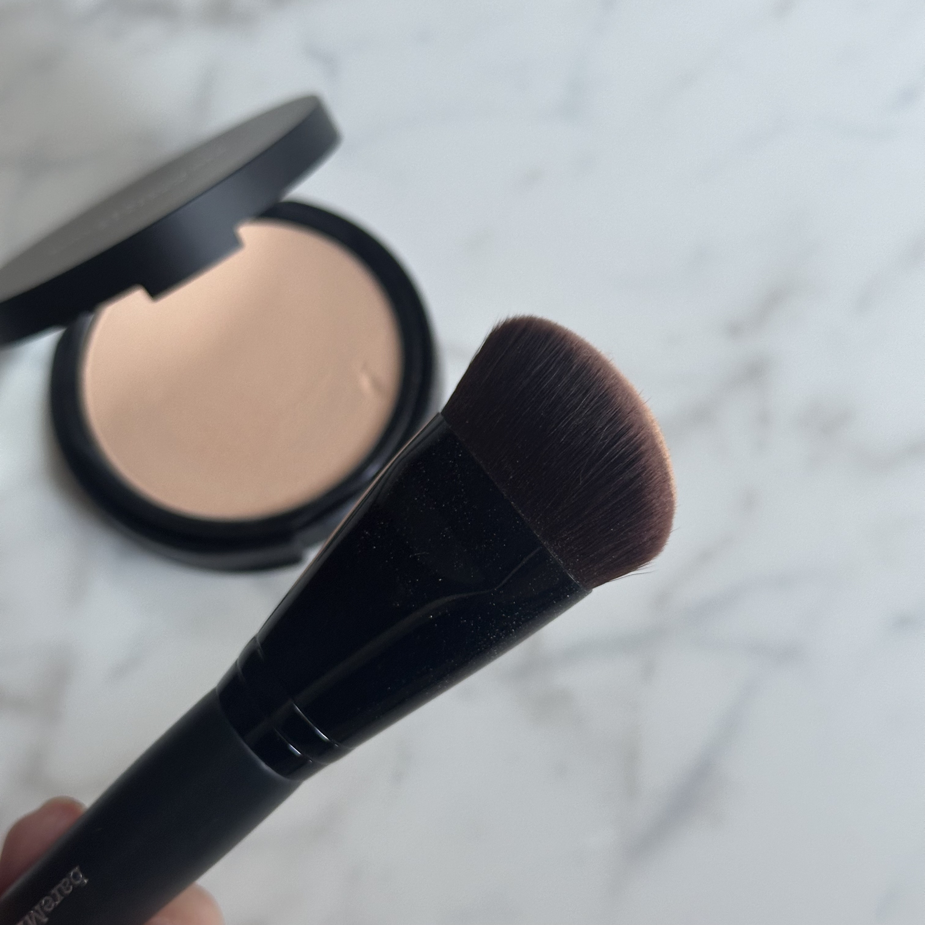 リュクス パフォーマンス ブラシ/bareMinerals/メイクブラシを使ったクチコミ（3枚目）