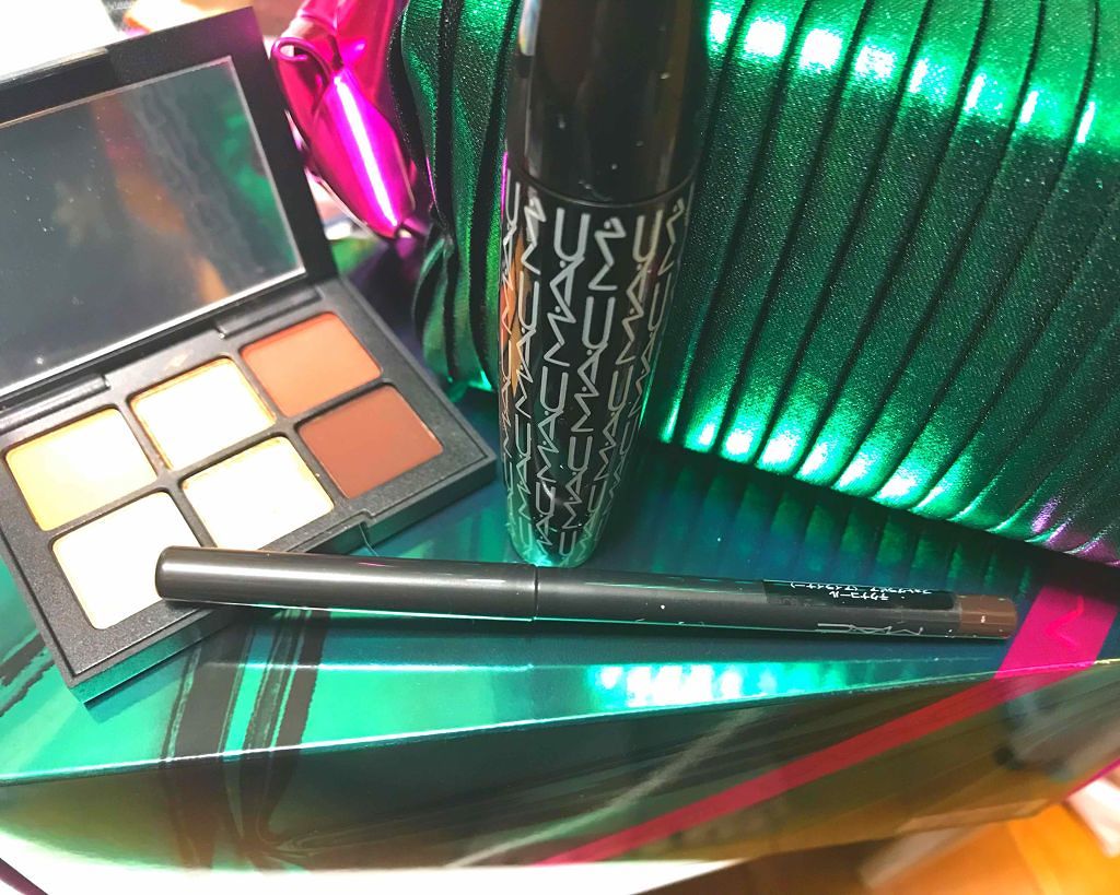 シャイニー プリティ シングス グッディ バッグ【ホリデーコレクション 2018】/M・A・C/メイクアップキットを使ったクチコミ（2枚目）