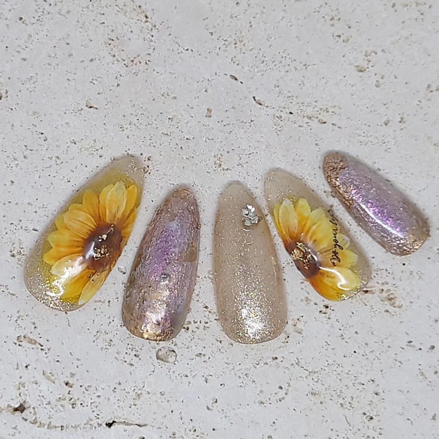 ゆき on LIPS 「向日葵ネイル🌻SHINYGEL@shinygel第二期Boos..」(1枚目)