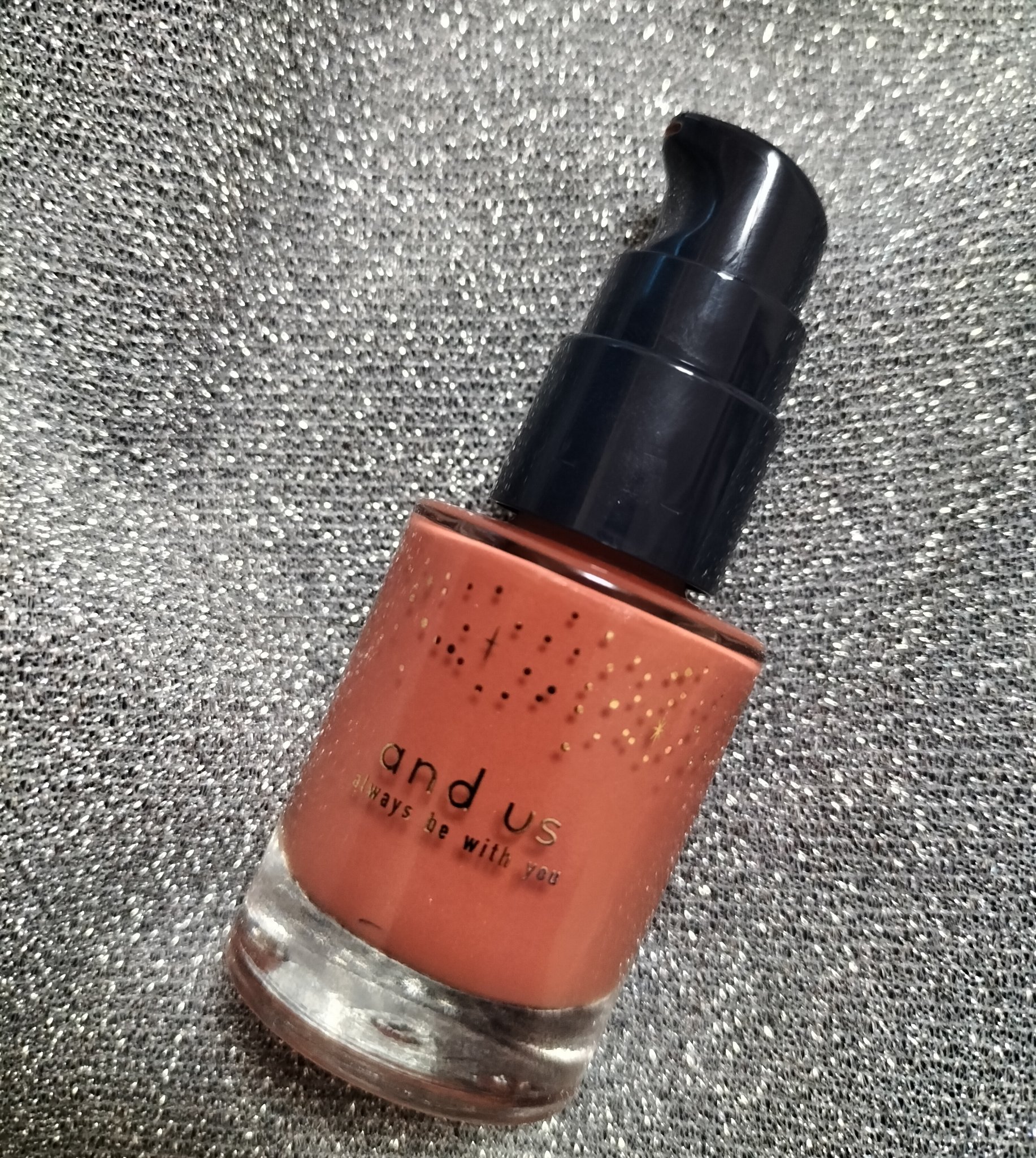 and us リキッドチークのクチコミ「and us リキッドチーク01Rose (550円)

3coinsのメイクブランド。
ラメ.....」（2枚目）